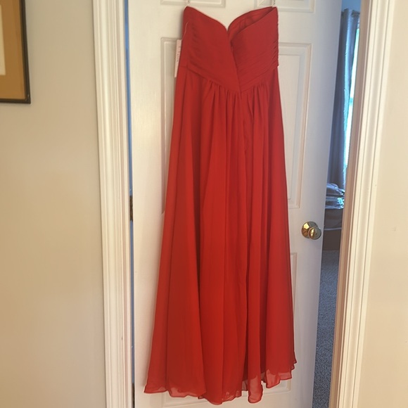 Beautiful, never worn, red chiffon dress - Picture 4 of 4
